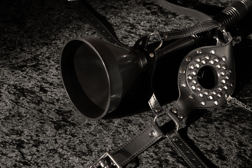 imbracatura-viso-con-imbuto-open-mouth-gag-head-harness-with-funnel-black