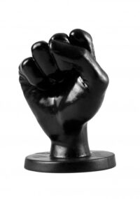 pugno-chiuso-all-black