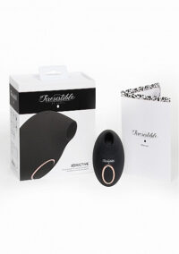 succhia-clitoride-seductive-black